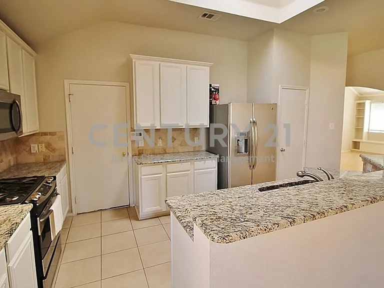 2816 Park Springs Dr — Photo 8