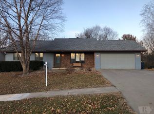 1514 Edgewood Dr, Pella, IA 50219