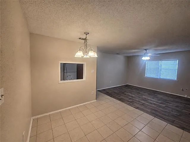 3 bed, 2.0 bath, 1050 sqft, $1,300 — Photo 3