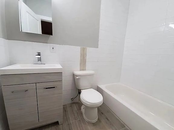 2nd image of 618 S Orange Ave #1E