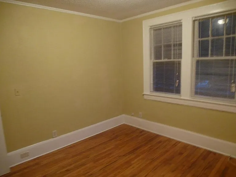 2886 College St — Photo 2