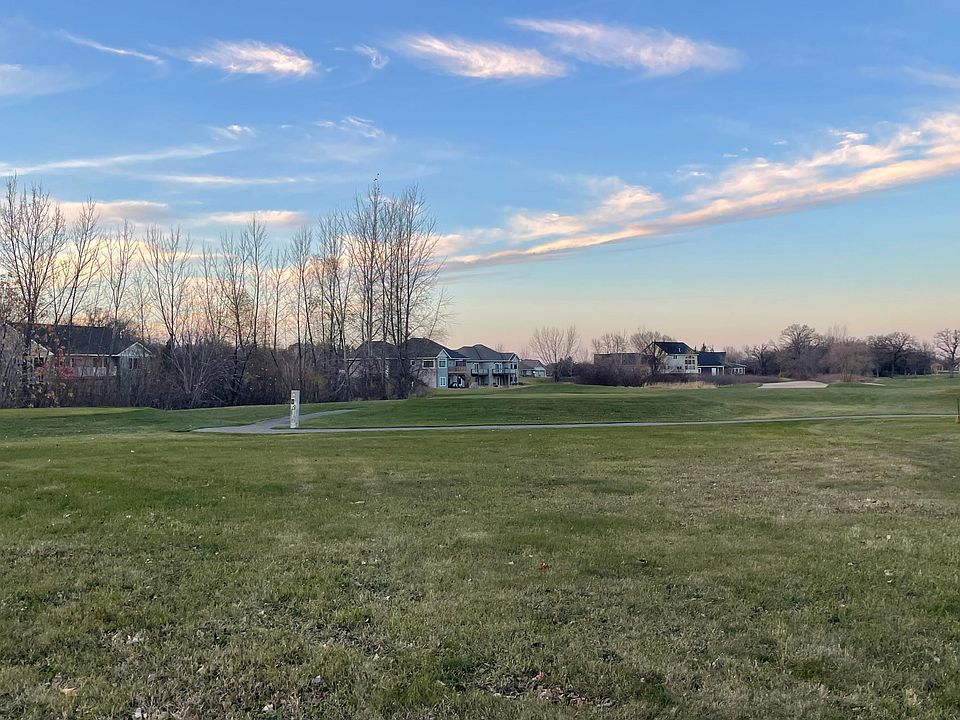 1st image of 2 Moorstone Dr NE