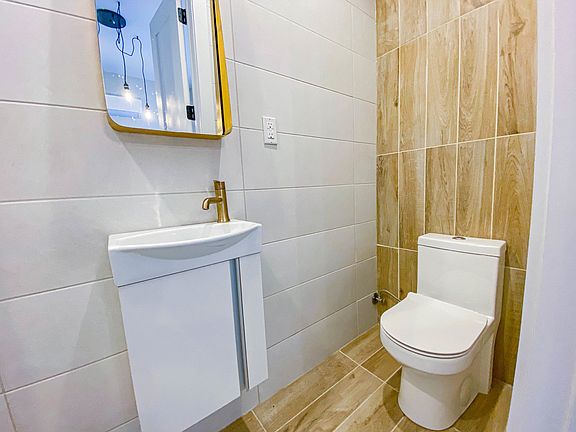 3rd image of 358 Irving Ave #2Q