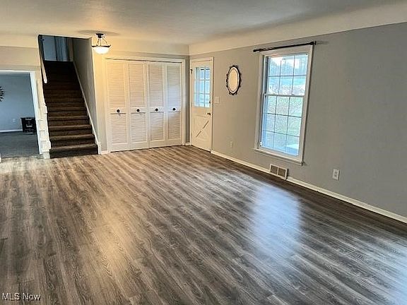 4th image of 1031 Oakview Dr