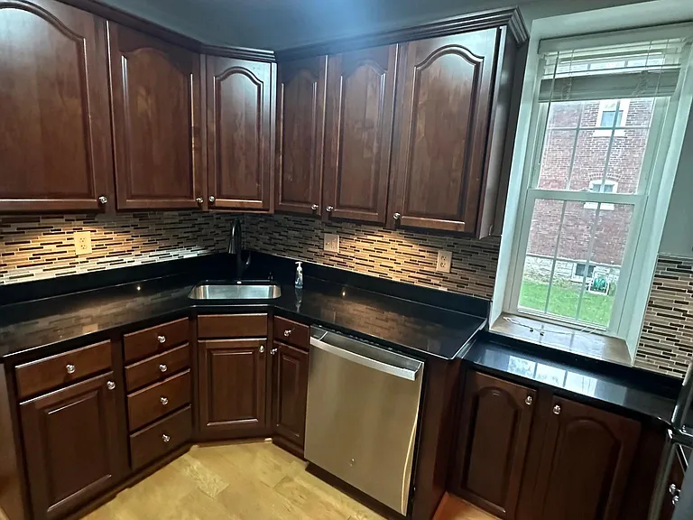 7254 Lindell Blvd — Photo 8