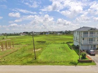 702 93rd St, Galveston, TX 77554