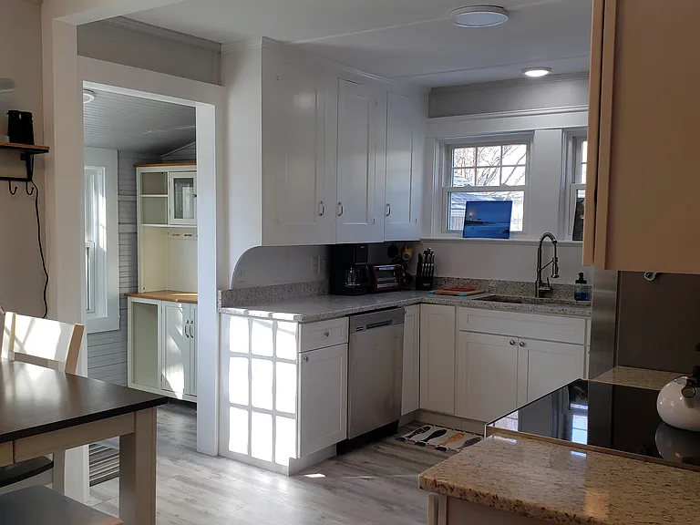 74 Edgewater Rd — Photo 2