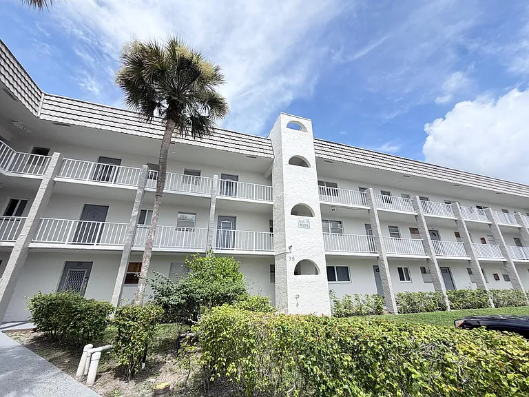 8350 Sunrise Lakes Blvd #310 — Photo 3