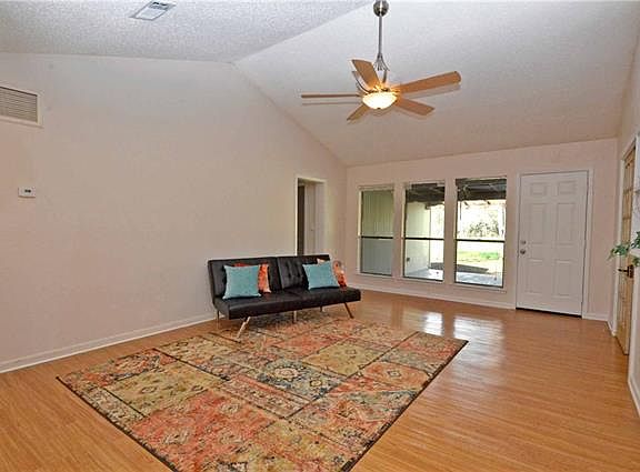 4th image of 20 Wildwood Cir