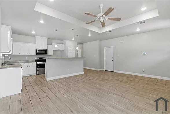 3 bed, 1323 sqft, $1,725 — Photo 3