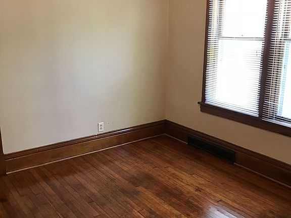 3rd image of 884 Margaret St E #1