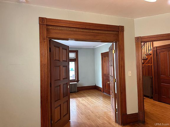 4th image of 224 W Hewitt Ave