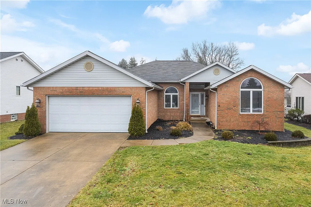 525 Memory Ln photo 1