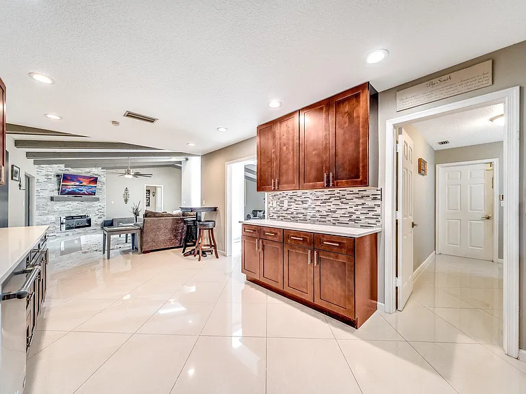 574 Juniper Pl — Photo 26