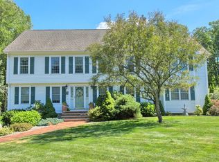 111 Sesame St, Tewksbury, MA 01876