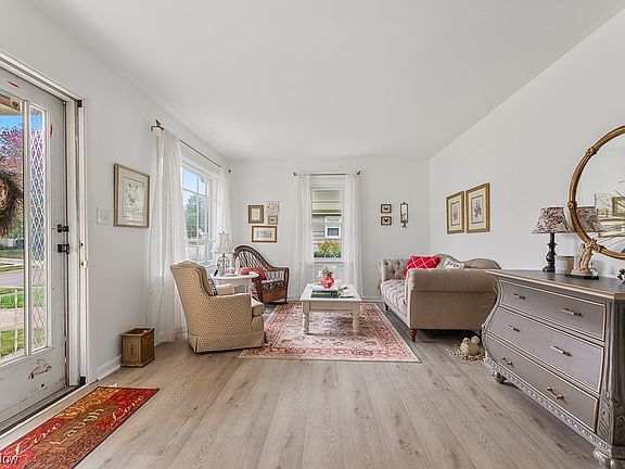 3rd image of 100 E Woodsdale Ave