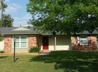 124 Arcadia St, Hurst, TX 76053