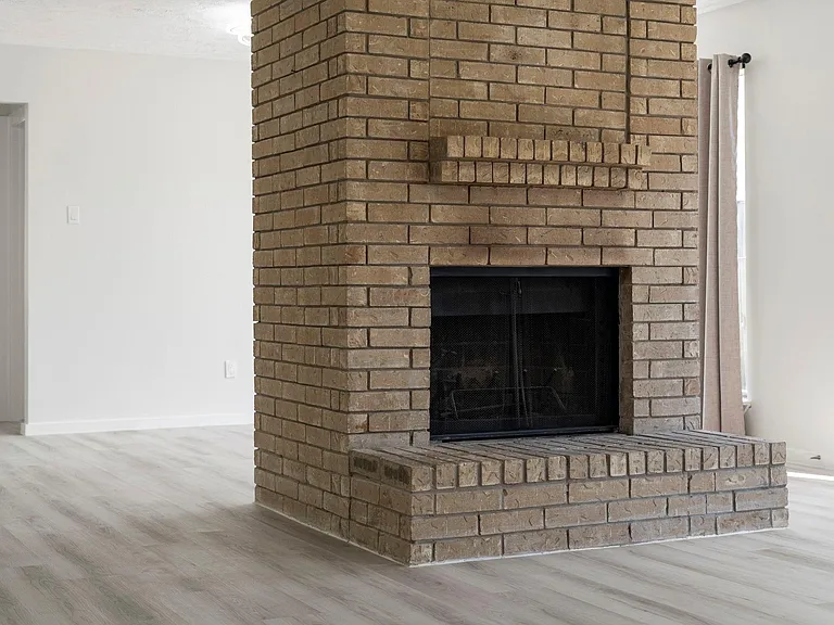 2210 Trail West St — Photo 6