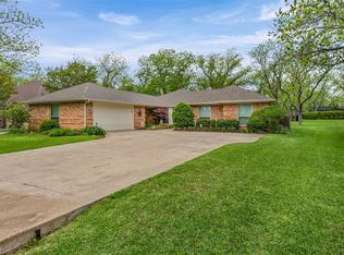 8902 Woodlawn Dr, Granbury, TX 76049