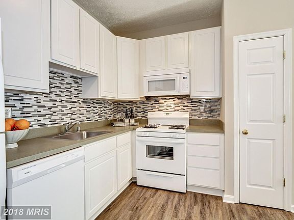 4th image of 1711 Barnett Ct