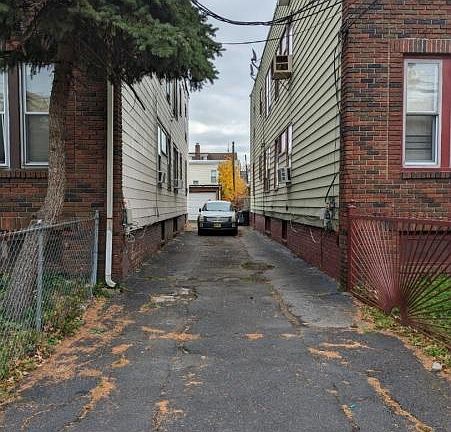 3rd image of 198 Eastern Pkwy