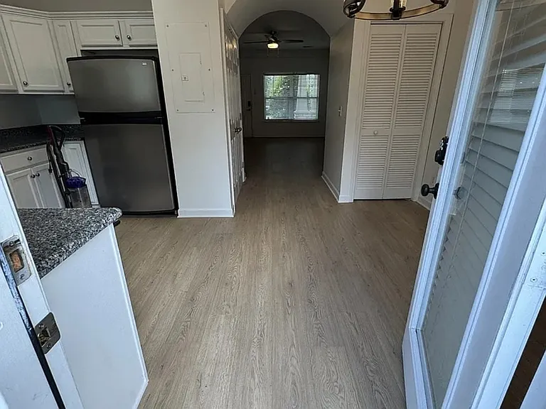 809 Benton Ave — Photo 7