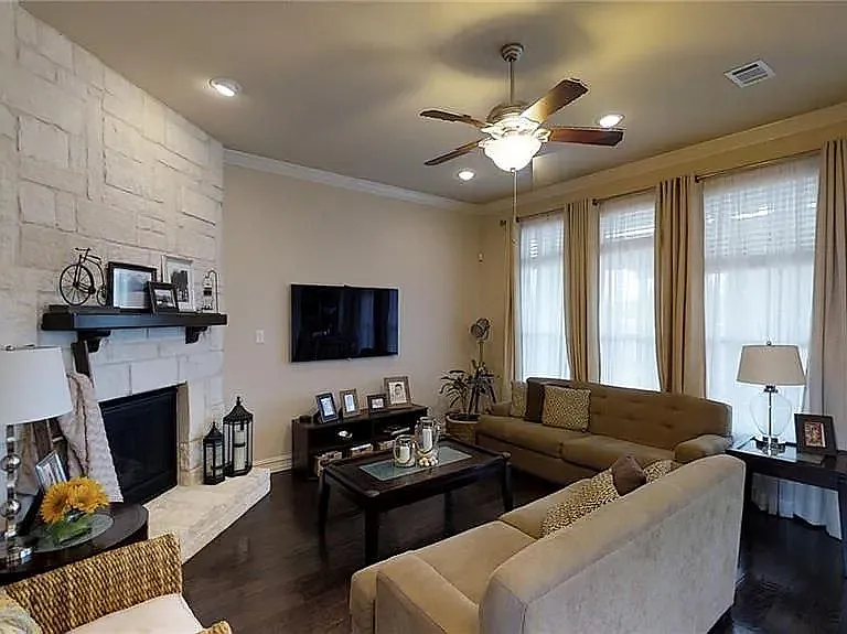 2537 Roseville Dr — Photo 10