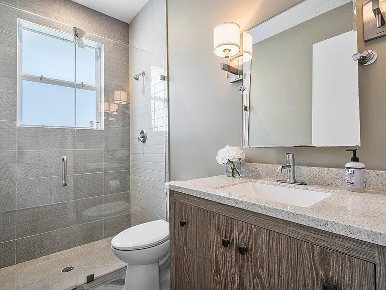 1382 Clydesdale Ave — Photo 28