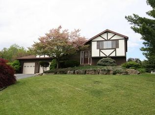 3497 Crestwood Dr, Bethlehem, PA 18020