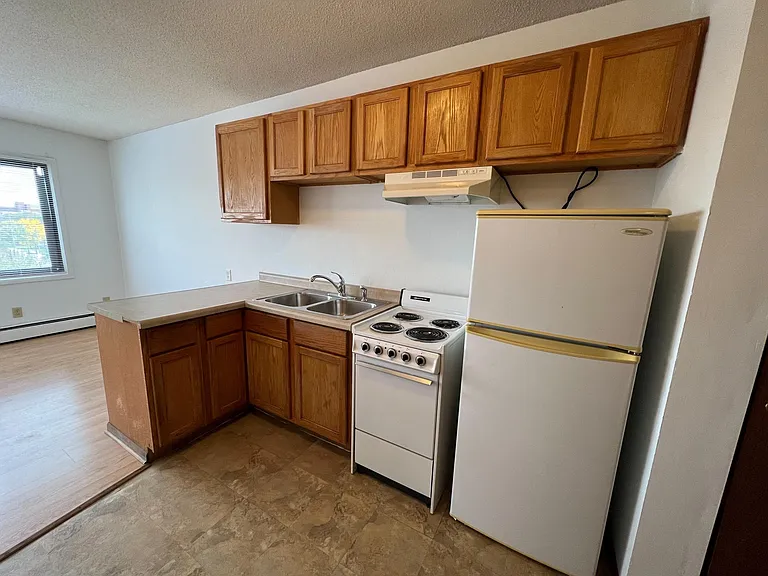2535 Clinton Ave — Photo 17