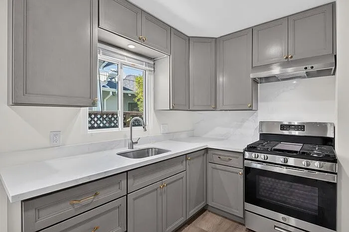 421 Webster St — Photo 15