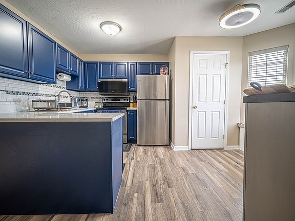 4th image of 303 Chesterfield Ct #303