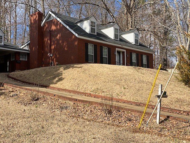2nd image of 203 Woodland Dr