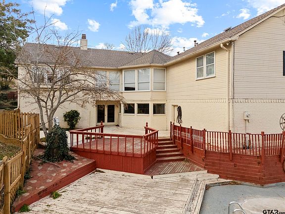 4th image of 3700 Lake Vista Cir