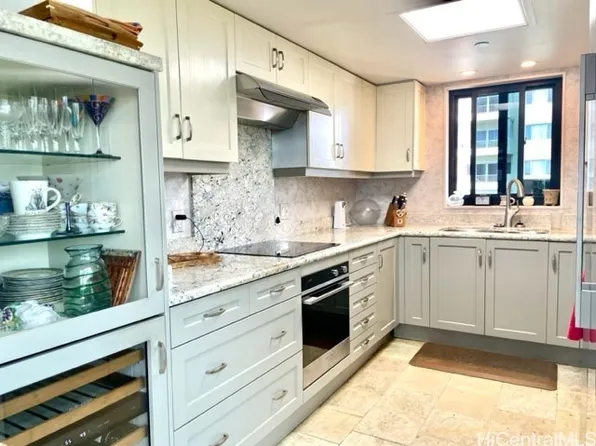 1015 Wilder Ave APT 1001, Honolulu, HI 96822