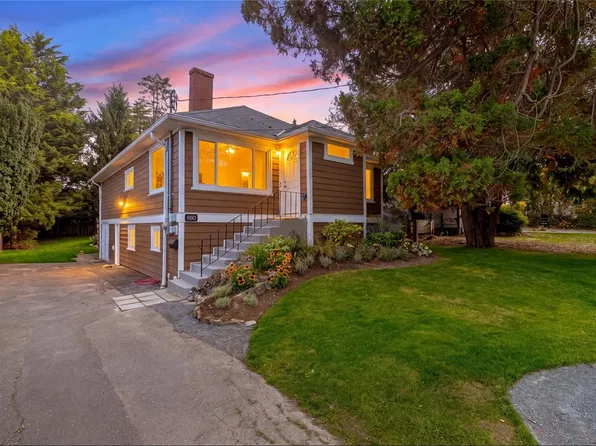 890 Darwin Ave, Saanich, BC V8X 2X6