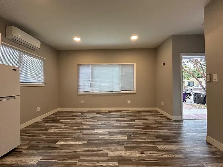 Spacious living room