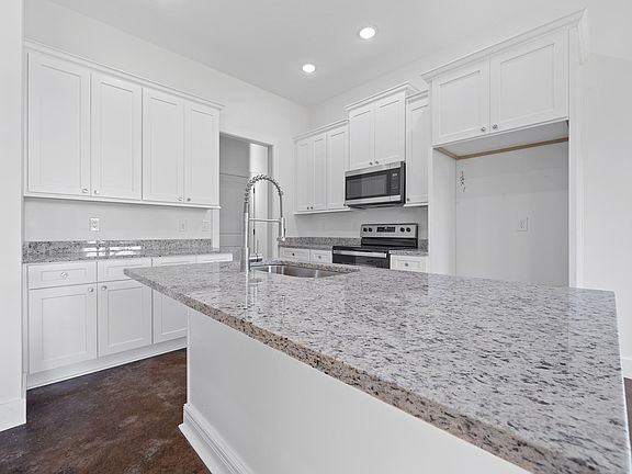3rd image of 107 Clearwater Dr