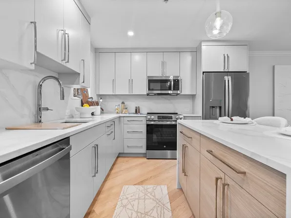 77 Waverley Ave #77, Watertown, MA 02472