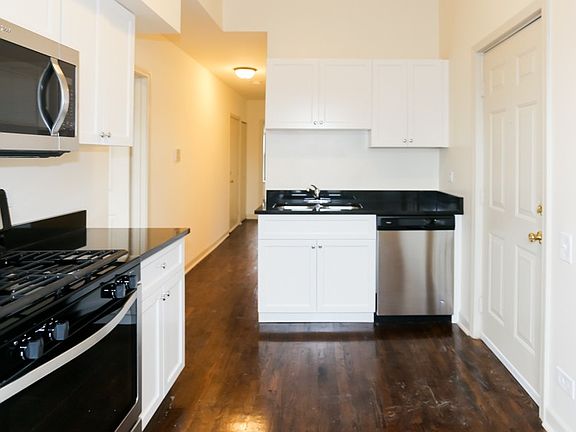 3rd image of 1311 W Leland Ave APT 4