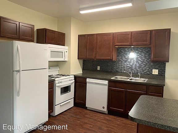 2nd image of 129 E Broadway Ave