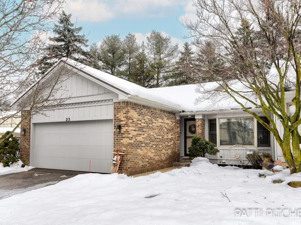 23 Skyline Cir NW, Grand Rapids, MI 49504
