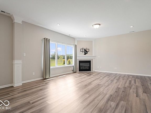 4th image of 3783 Railhead Ave