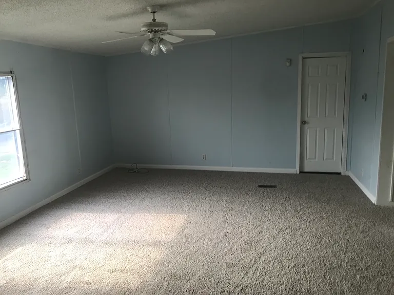 945 Bandera St — Photo 16