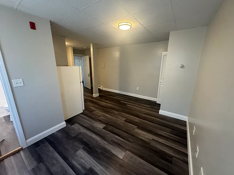 37 Walnut Ave — Photo 3