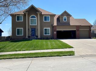 18617 Hoich Dr, Omaha, NE 68136