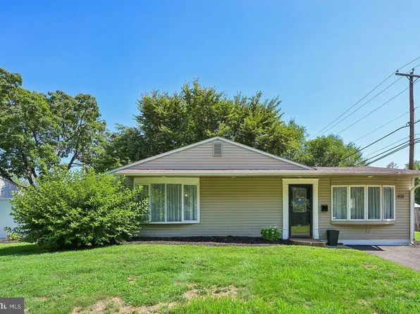 431 Magnolia Dr, Levittown, PA 19054