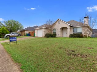 610 Oliver Ln, Waxahachie, TX 75165