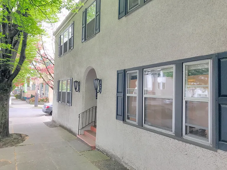 1035 SE 12th Ave — Photo 3