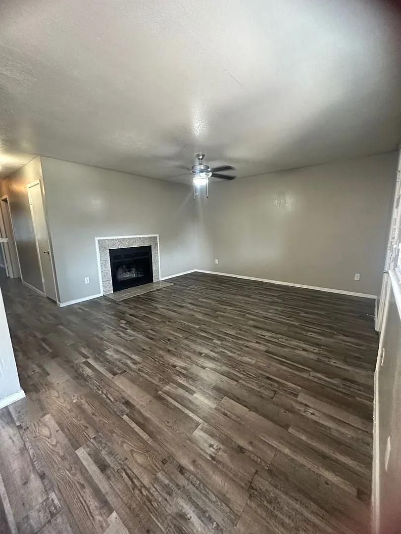 Spacious 2br/2ba Flat With Private Patio — Photo 1